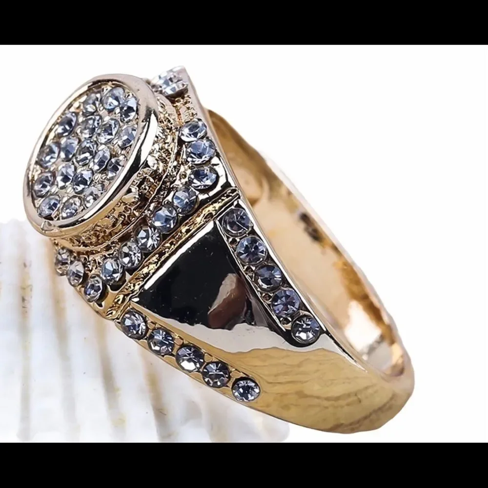 CZ COCKTAIL RING SIZE 7‎